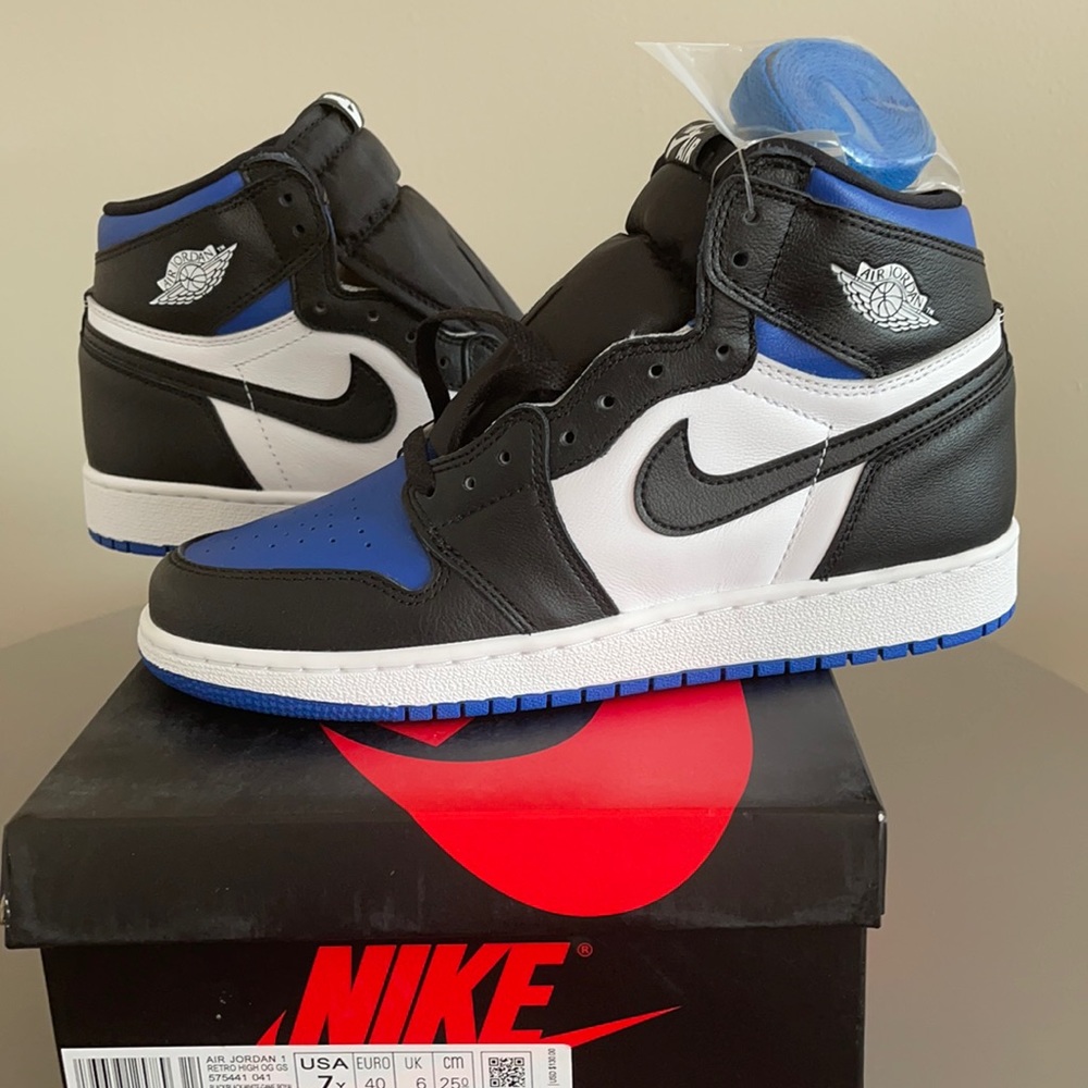 AUTHENTIC NIKE AIR JORDAN 1 SIZE 7